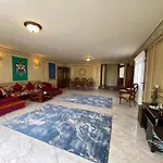 Majestic Room At Pearl Home